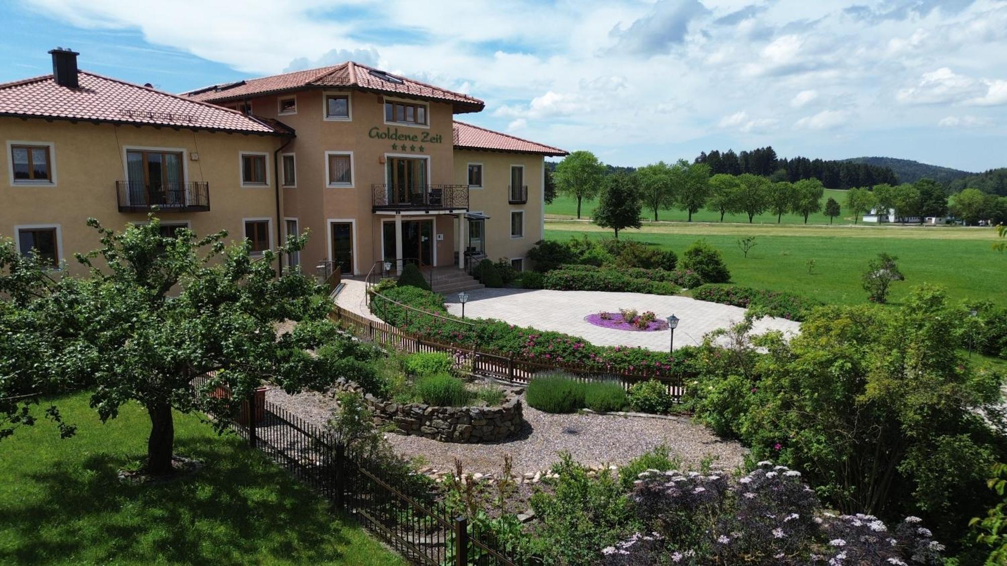 Naturhotel Goldene Zeit Georgenberg ภายนอก รูปภาพ